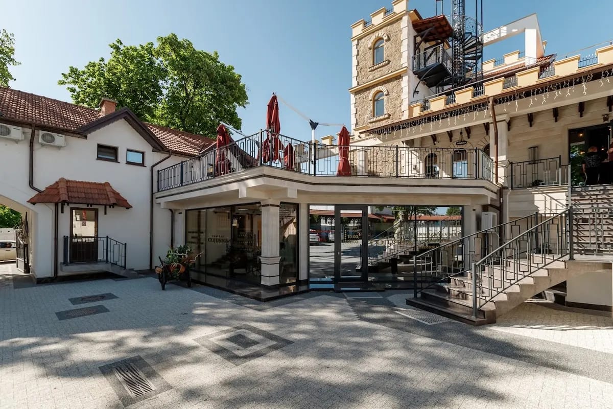 Chateau Cojusna. Migdal-P