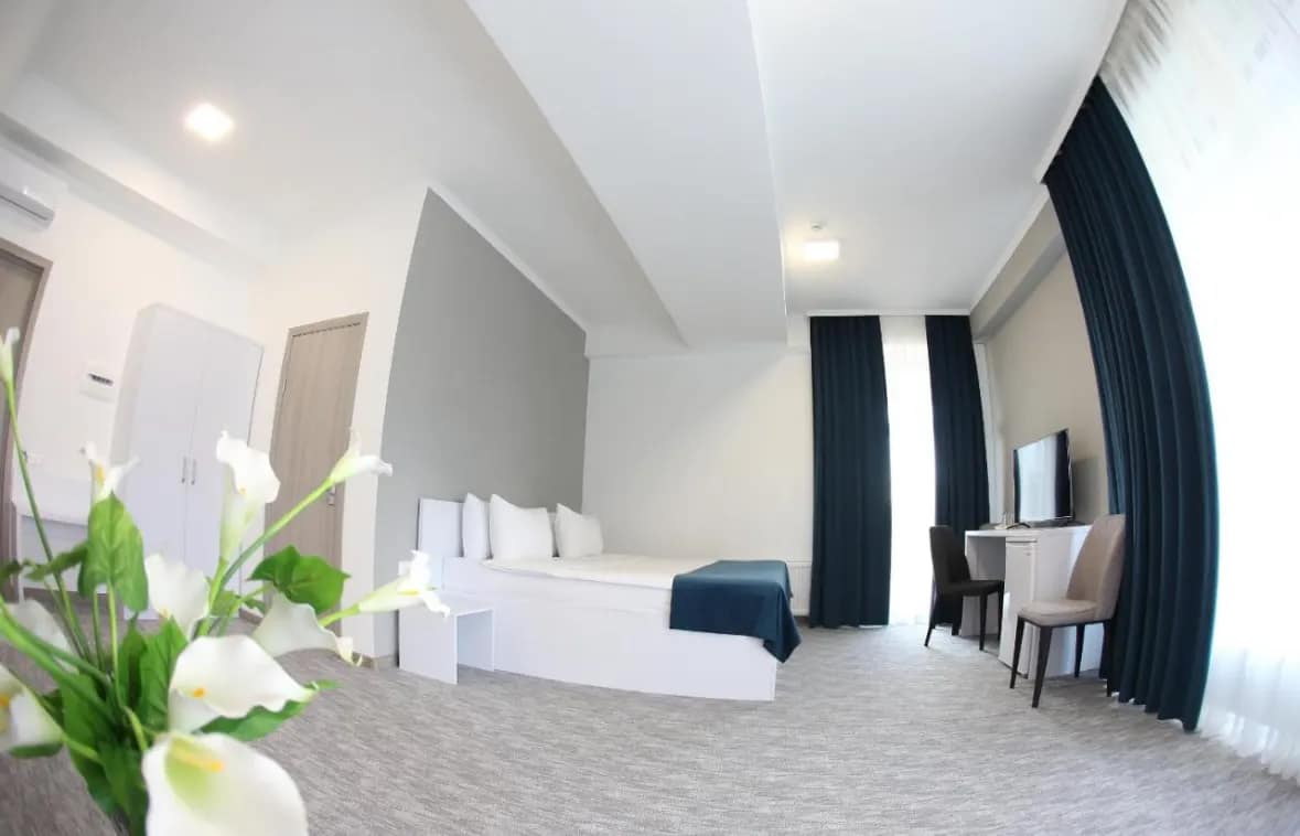 Hotel Glass Cube