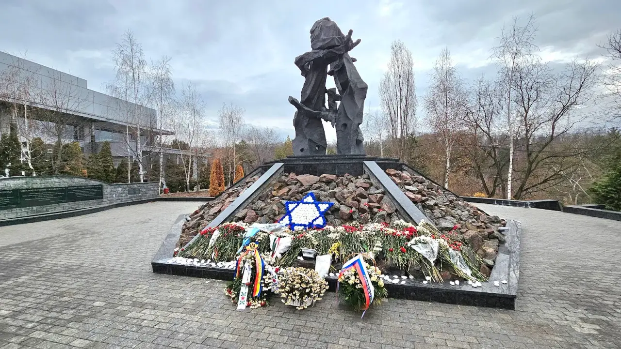 Memorialul Victimelor Fascismului (Memorial to the Victims of Fascism)