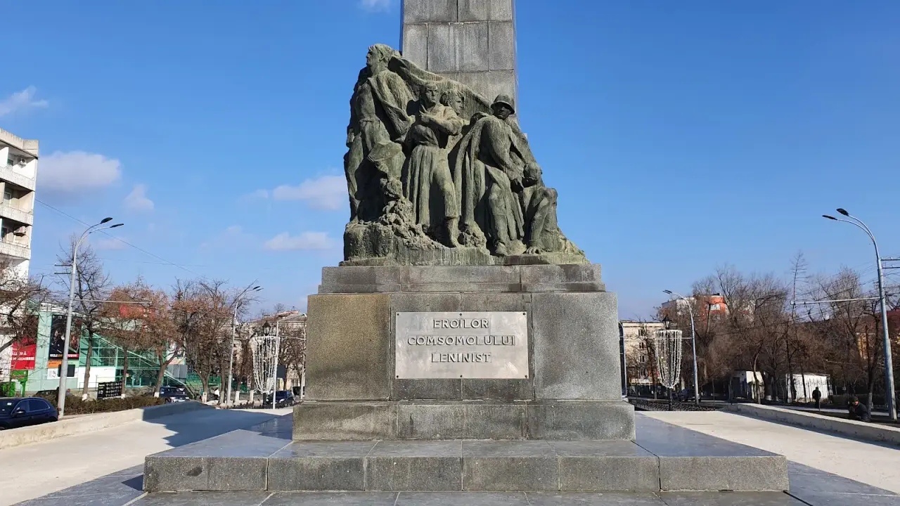 Monumentul „Eroilor Comsomolului Leninist” — fotografie 1