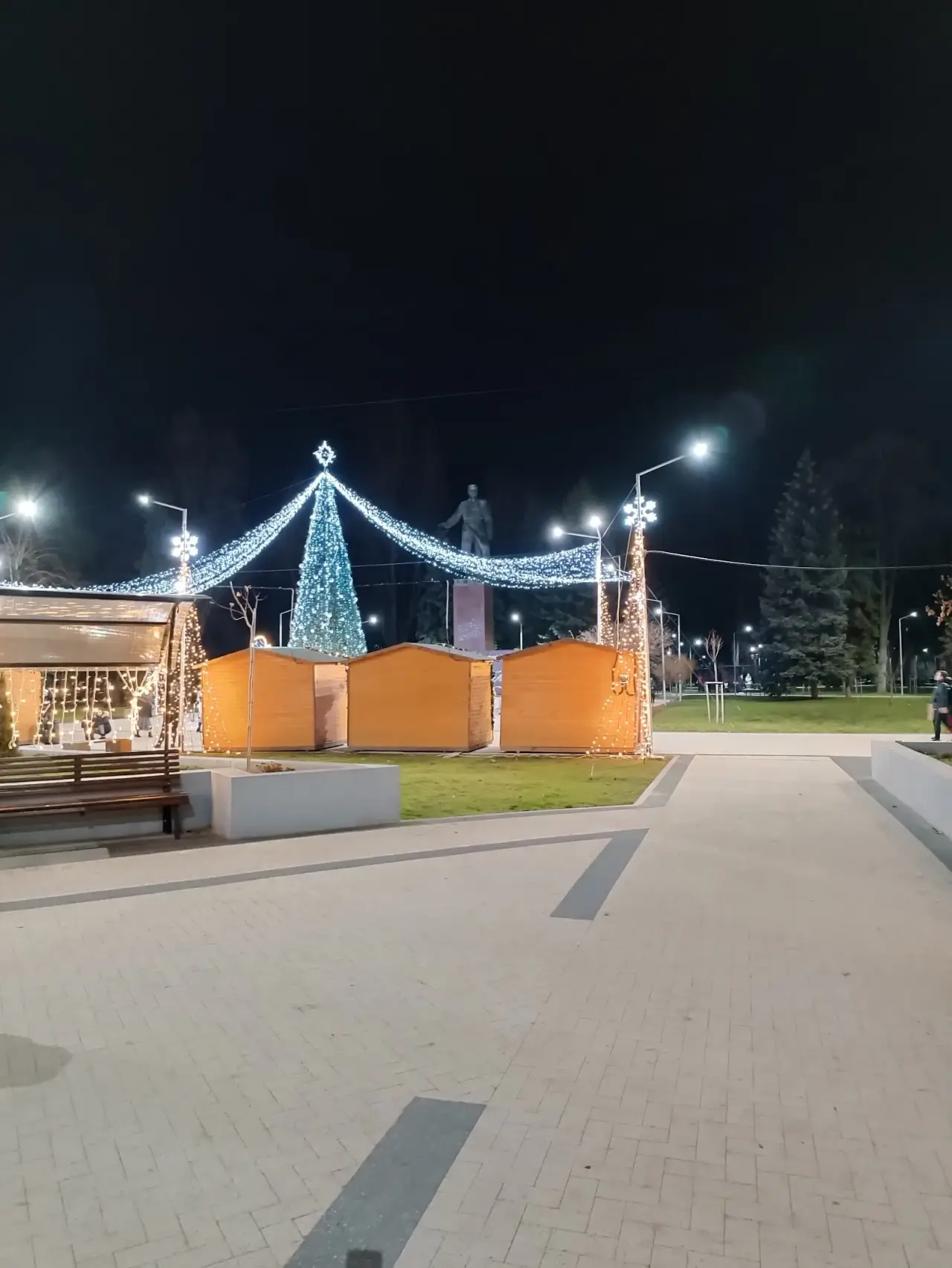 Monumentul lui Serghei Lazo — fotografie 2