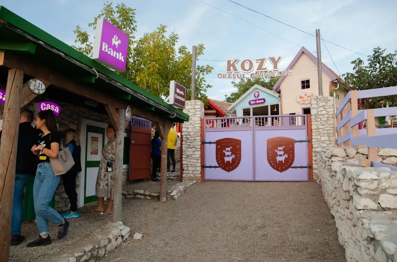 Orașul Caprelor „Kozy” — fotografie 1