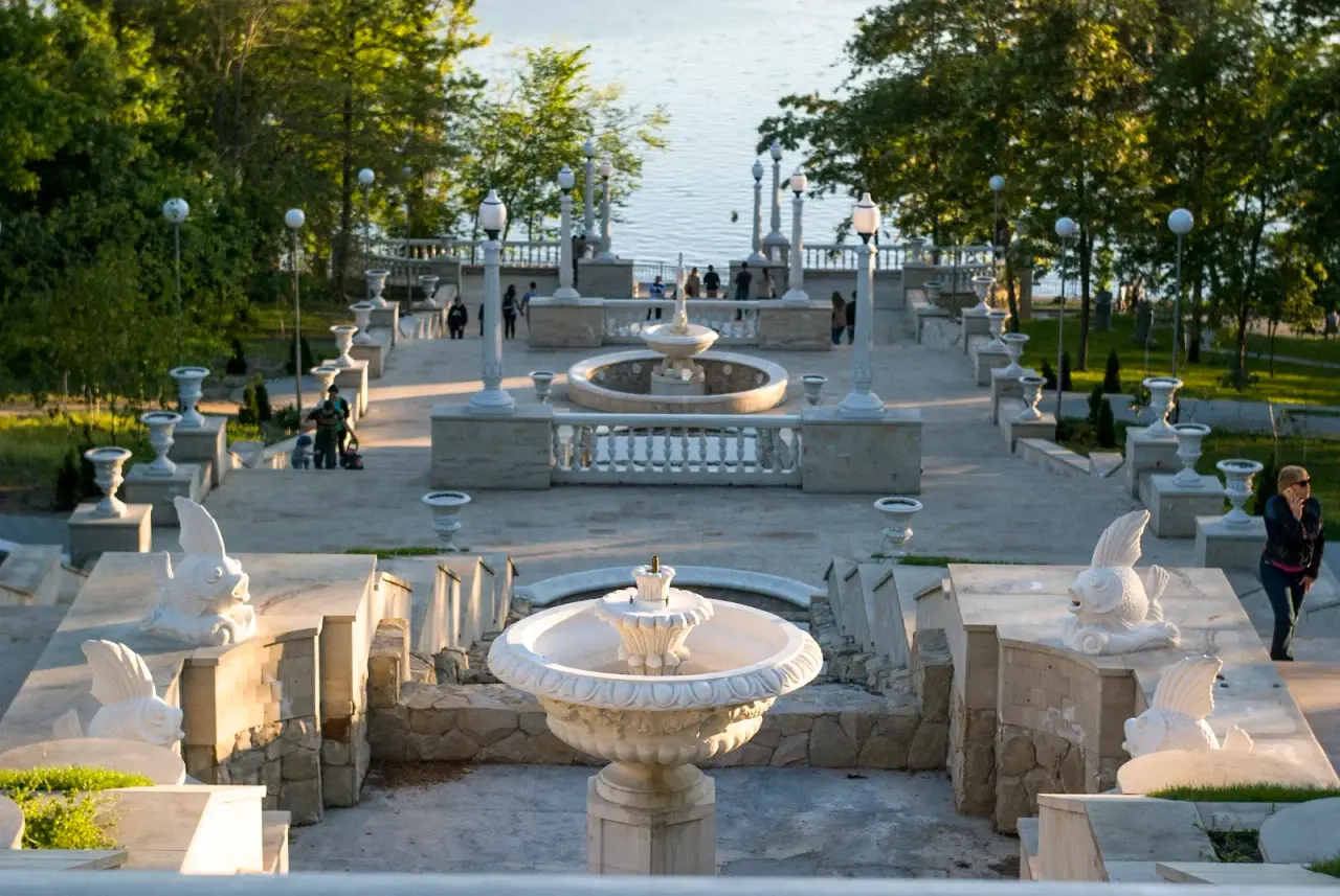 Scara Cascadelor (the Cascade Stairway) — fotografie 2