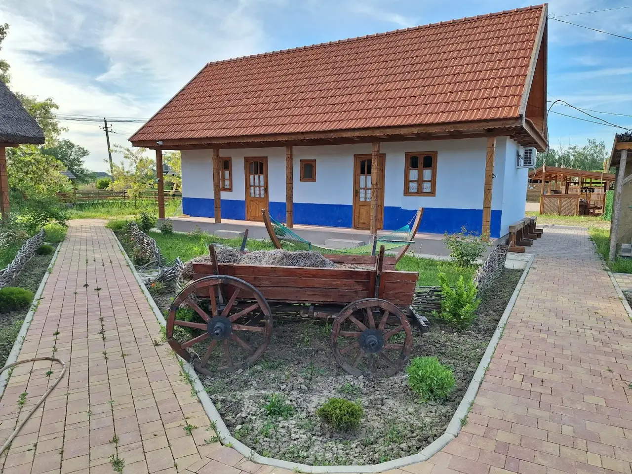 Eco-Village Valeni
