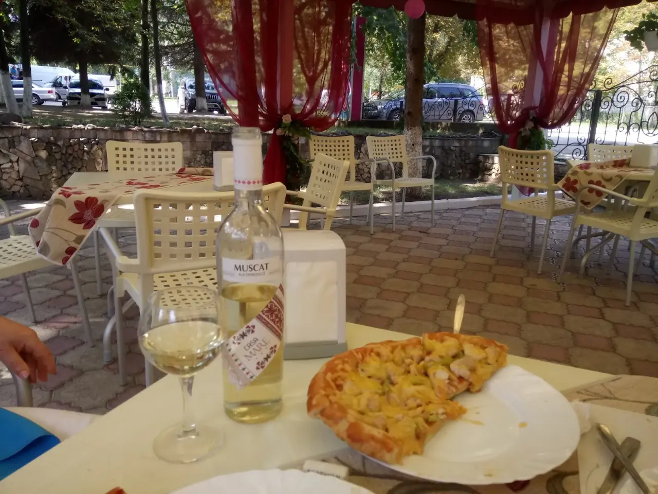 Restaurantul / Terasă "Lilia"